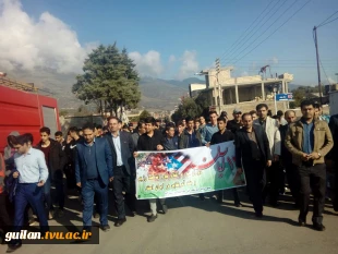 حضور پر شور کارکنان و دانشجویان آموزشکده فنی رستم آباد در راهپیمایی روز 13 آبان 2