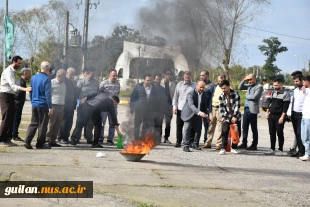 دوره آموزشی اطفاء حریق برای دانشجویان و کارکنان دانشگاه ملی مهارت استان گیلان به مناسبت هفته پدافند غیر عامل برگزار شد 7