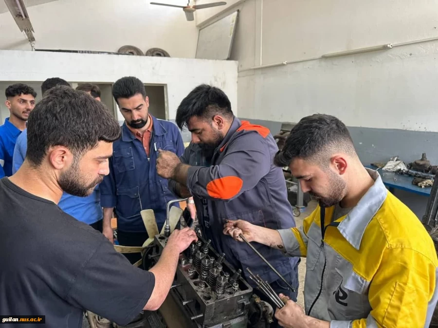 اولین دوره مسابقات تعمیر موتور دیزل دریایی مختص دانشجویان مکانیک موتورهای دریایی در آموزشکده ملی مهارت بندر انزلی
 4