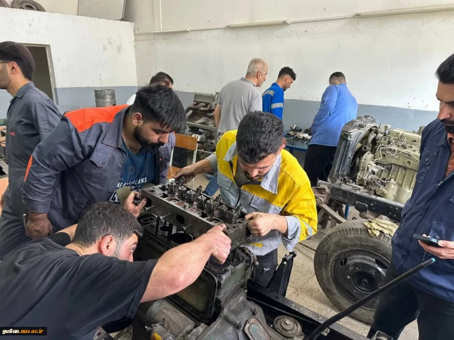 اولین دوره مسابقات تعمیر موتور دیزل دریایی مختص دانشجویان مکانیک موتورهای دریایی در آموزشکده ملی مهارت بندر انزلی
 6