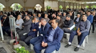 حضور همکاران آموزشکده ملی مهارت بندر انزلی در اولین سالگرد شهدای خدمت در گلزار شهدای بندرانزلی
 4