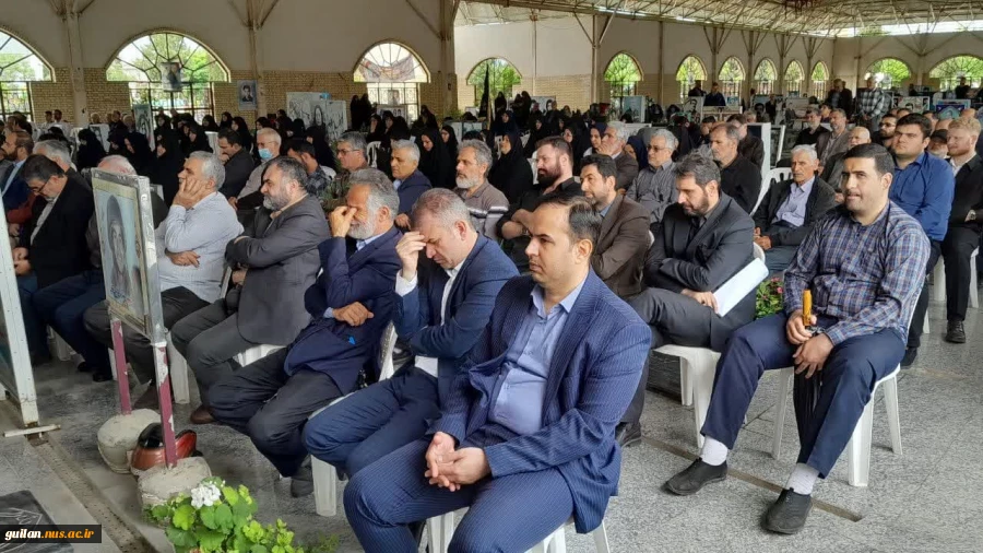 حضور همکاران آموزشکده ملی مهارت بندر انزلی در اولین سالگرد شهدای خدمت در گلزار شهدای بندرانزلی
 4