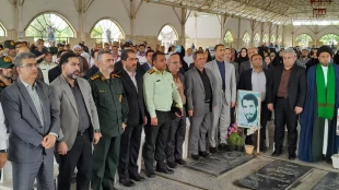 حضور همکاران آموزشکده ملی مهارت بندر انزلی در اولین سالگرد شهدای خدمت در گلزار شهدای بندرانزلی
 5