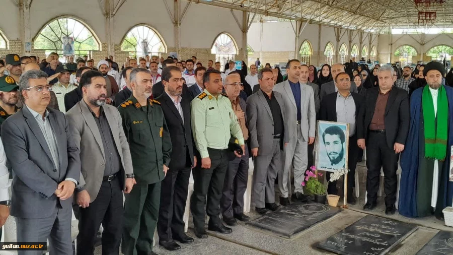 حضور همکاران آموزشکده ملی مهارت بندر انزلی در اولین سالگرد شهدای خدمت در گلزار شهدای بندرانزلی
 5